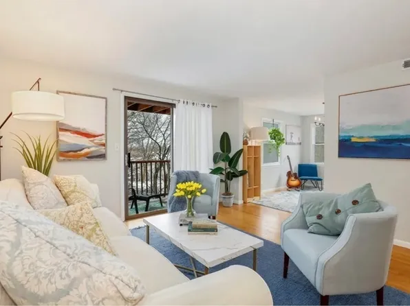 25 Rockland St #7, West Roxbury, MA 02132