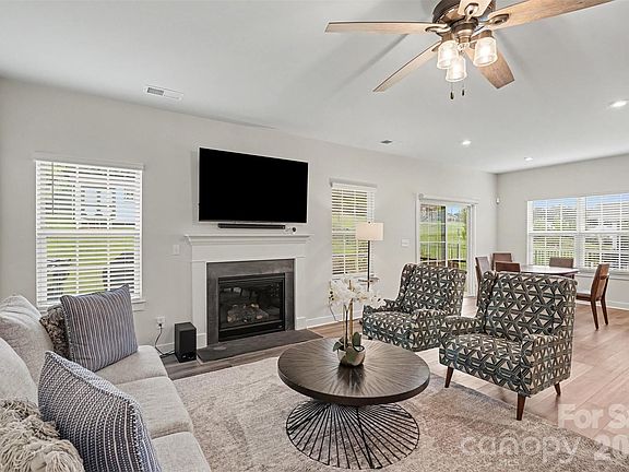3rd image of 8504 Everwood Ave