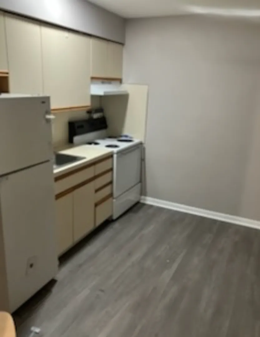 105 Lincoln Street — Photo 2