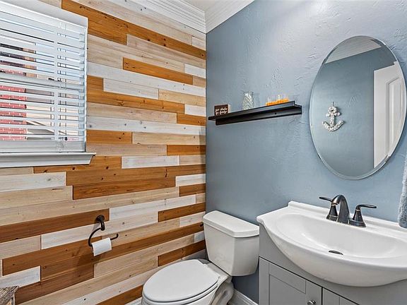 5th image of 220 Wegstrom St