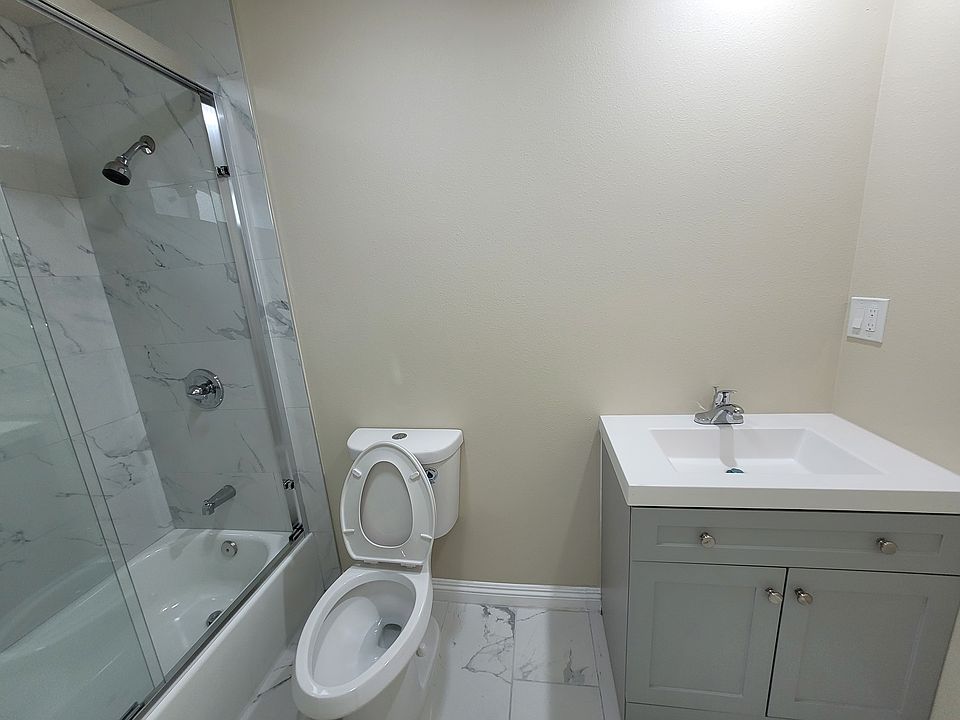 Bathroom for master bedroom with bathtub