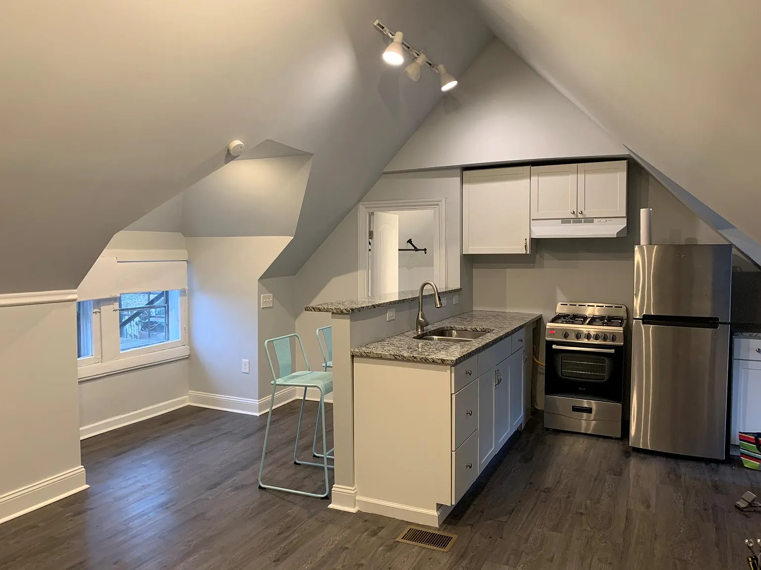 Studio, 400 sqft, $850 — Photo 3