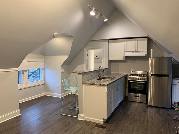 3rd image of 2372 Harper Ave #3