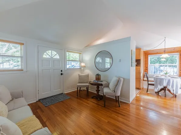 516 8th St, Pacific Grove, CA 93950