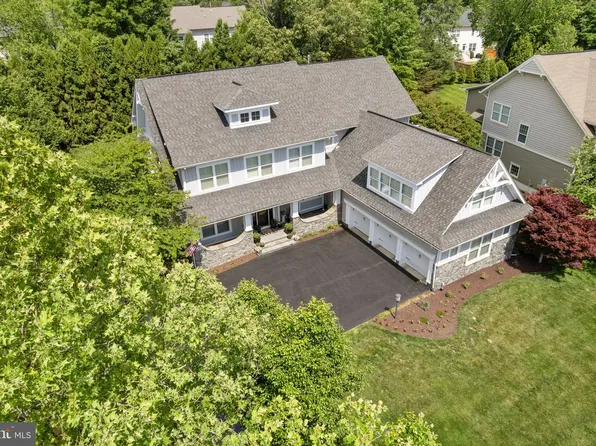 8328 Pine Knott Ct, Gainesville, VA 20155