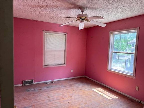 4th image of 1825 Lexington Rd