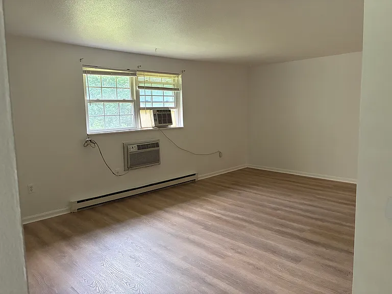 39 Pleasant St — Photo 11