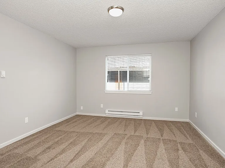 1418 Valley Ave E — Photo 10