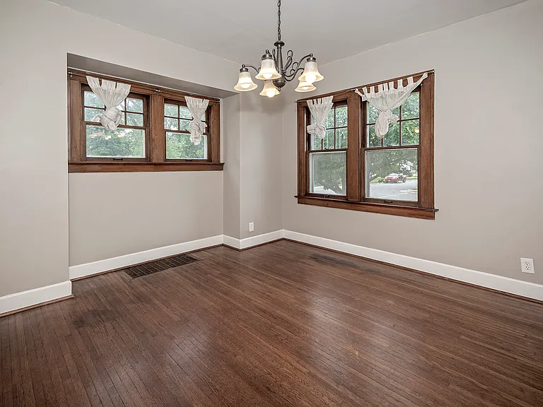 3177 Goddard Rd — Photo 5