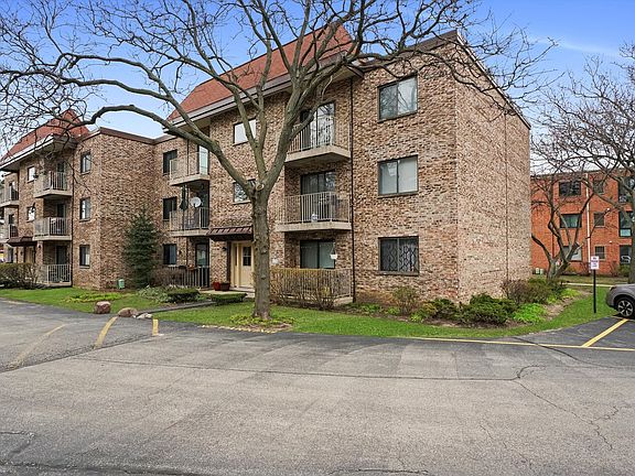 3rd image of 5406 Chateau Dr