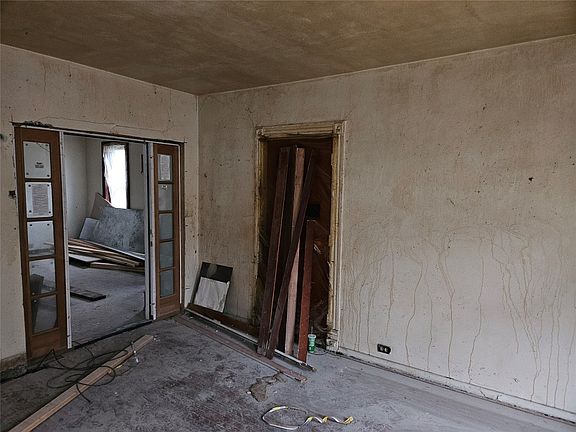 3rd image of 1241 E 21st St