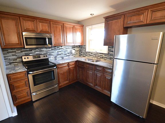 3rd image of 11006 Benson Ln