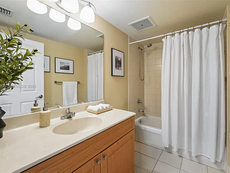 900 SW 8th St #1609 — Photo 11