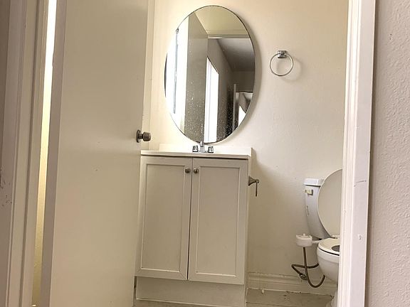 4th image of 843 S Ardmore Ave APT 203