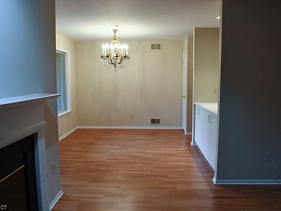 2nd image of 10 Paris Cir