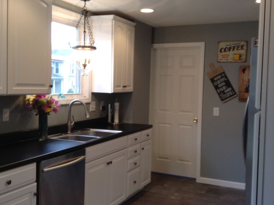 1st image of 535 Dewey Ave