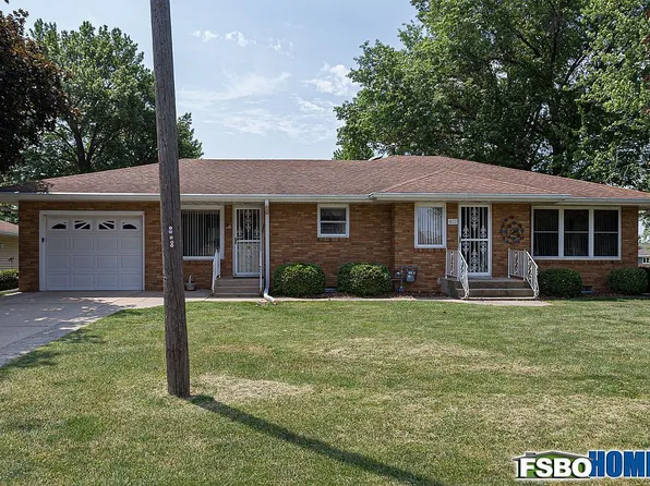 211 W Patey St, Annawan, IL 61234