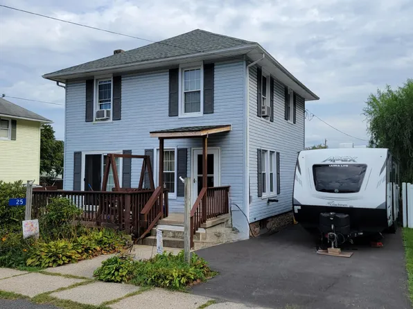 25 Cemetery St, Woolrich, PA 17779