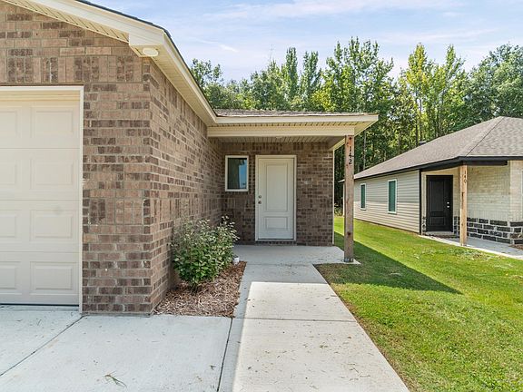 5th image of 142 Jonathan Dr