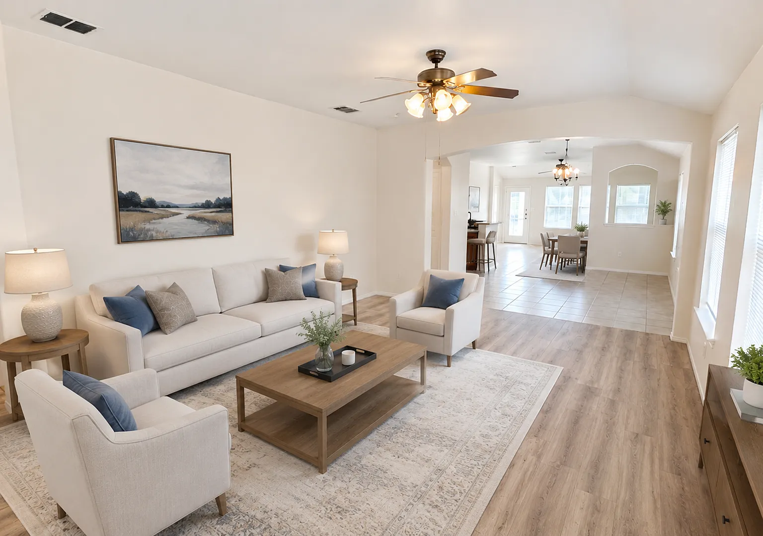 Open-Concept 4-Bedroom Home in Hurst Private Community Lake! — Photo 4