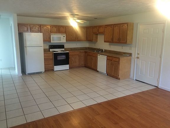 2nd image of 901 W Illinois Ave #B