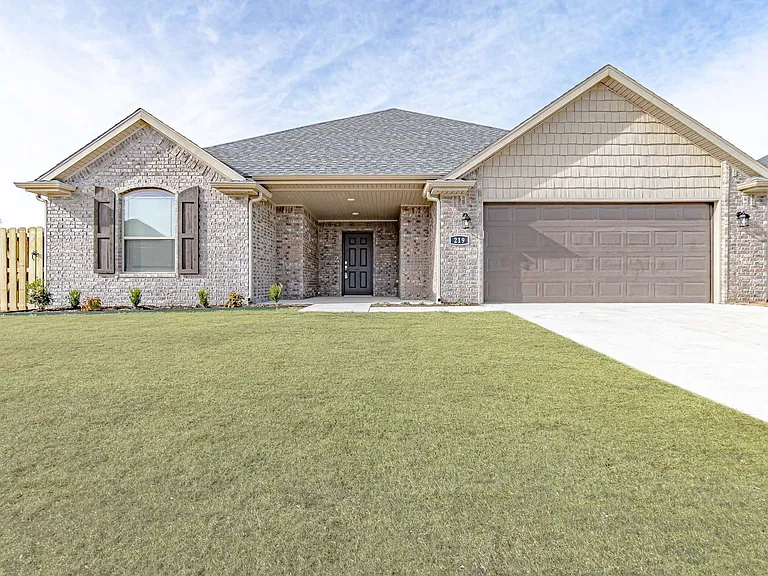 219 S Geranium Ln — Photo 2
