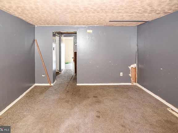 5th image of 1063 W Lexington St