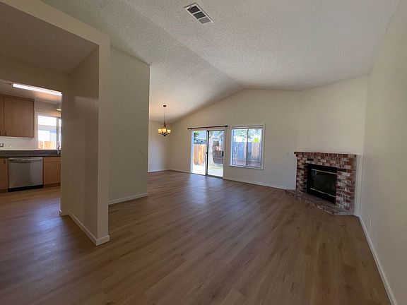 2nd image of 1006 Longspur Dr