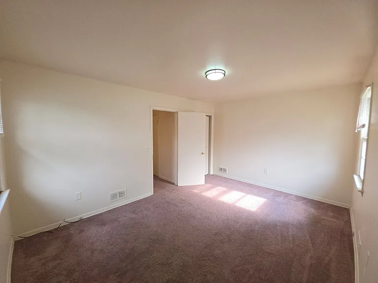 212 Bathgate Ave — Photo 11