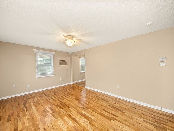 5th image of 1636 E Queen Ave