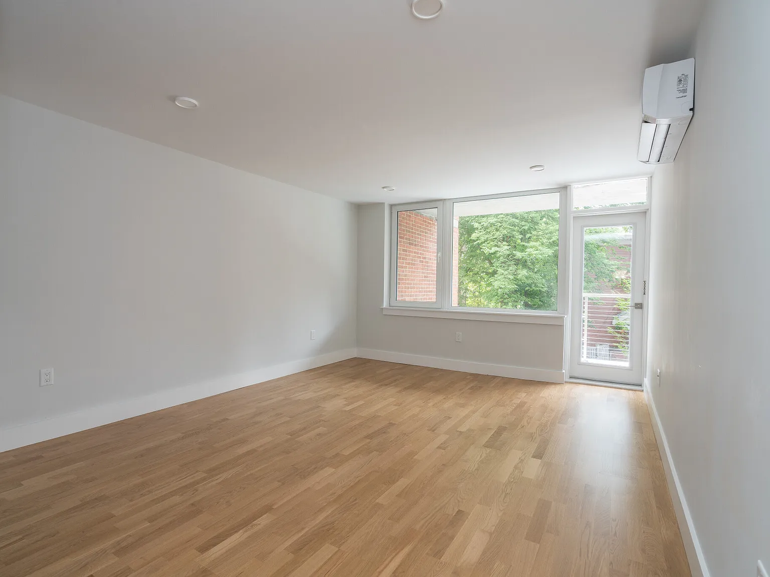 334 Harvard St — Photo 4