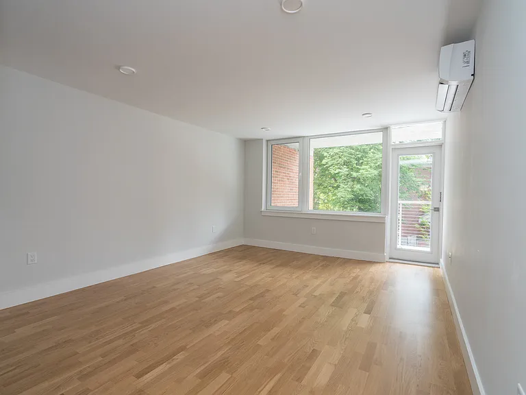334 Harvard St #J3 — Photo 8