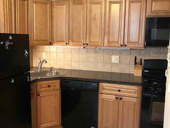 3rd image of 39 Glenridge Ave APT 1