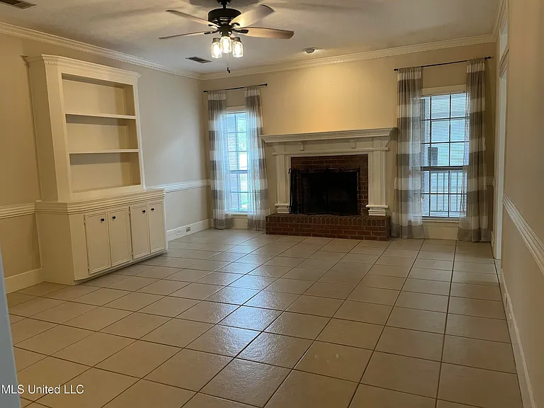 113 Oak Ridge Cir — Photo 2