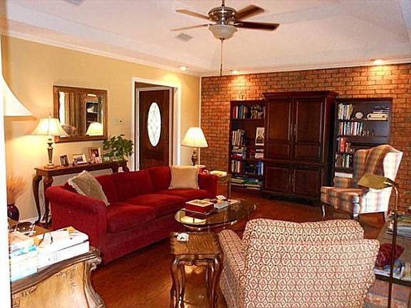3rd image of 2846 Laurel Oaks Dr