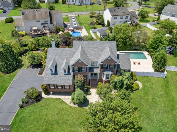 104 One Mile Rd, Hightstown, NJ 08520