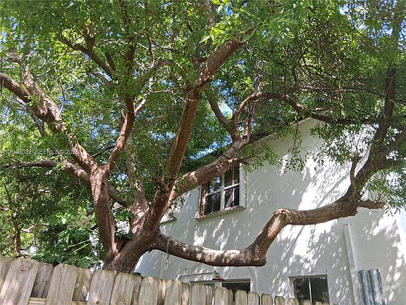 3rd image of 1044 NE 30th Ave