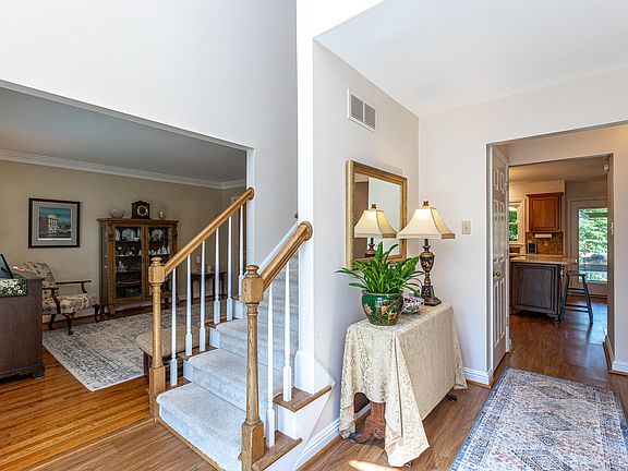 5th image of 3713 Broadmoor Dr
