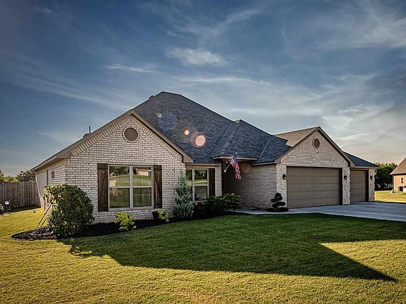 3rd image of 1301 NW Poko Mountain Ln