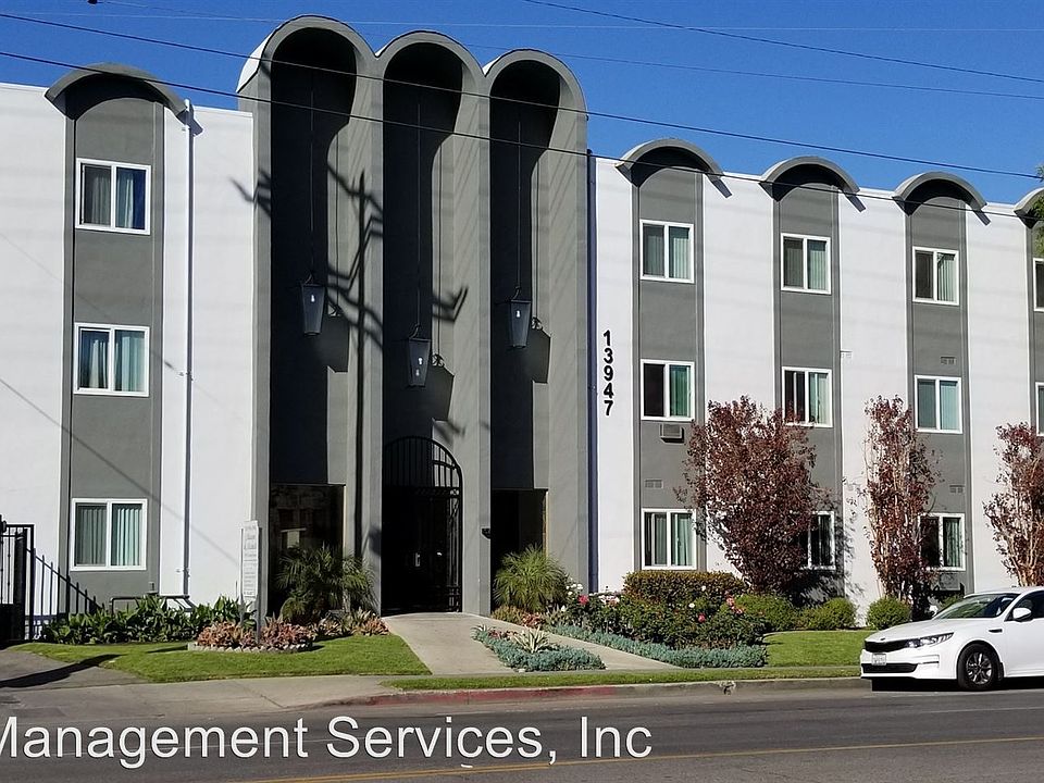 1st image of 13947 Oxnard St APT 103