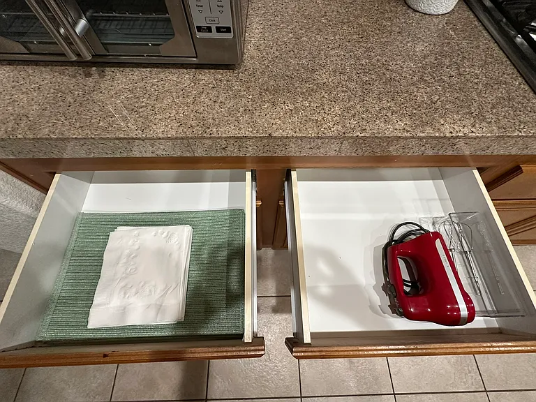 Kitchen placemats and handheld mixer