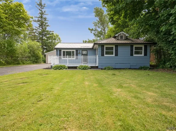 2605 Hakanaw Ave, Hamburg, NY 14075