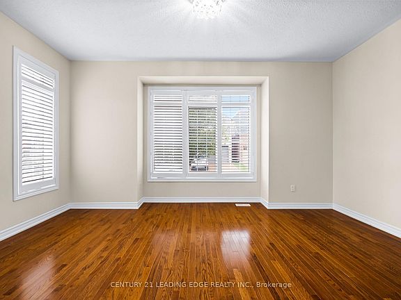 4th image of 35 Lobelia St