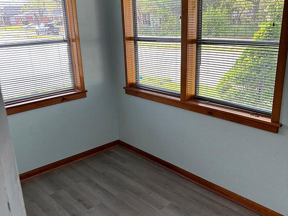 3rd image of 3051 Meredith Ave