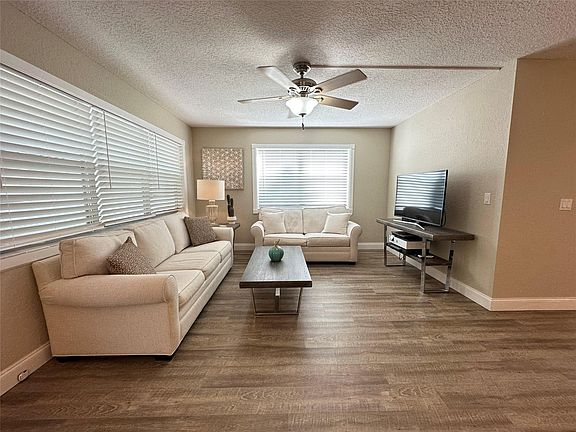 2nd image of 85 Markham #85