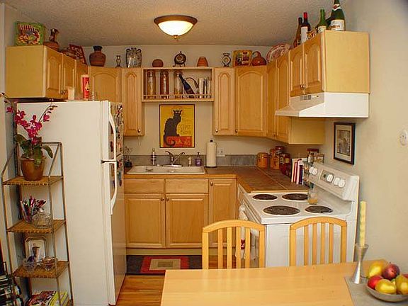 DINING ROOM/KITCHEN