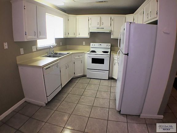 4th image of 131 Las Palmas St