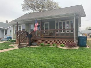 533 Whitelaw Ave, Wood River, IL 62095