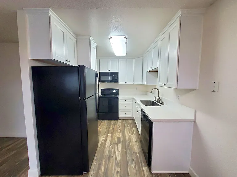The Pines Apartments — Photo 27