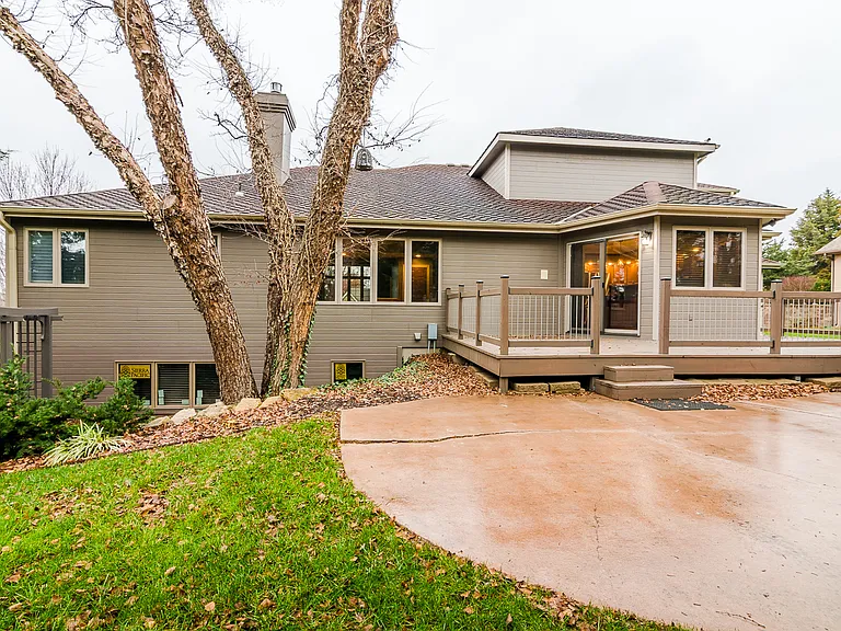 1108 Morgan Ln — Photo 3